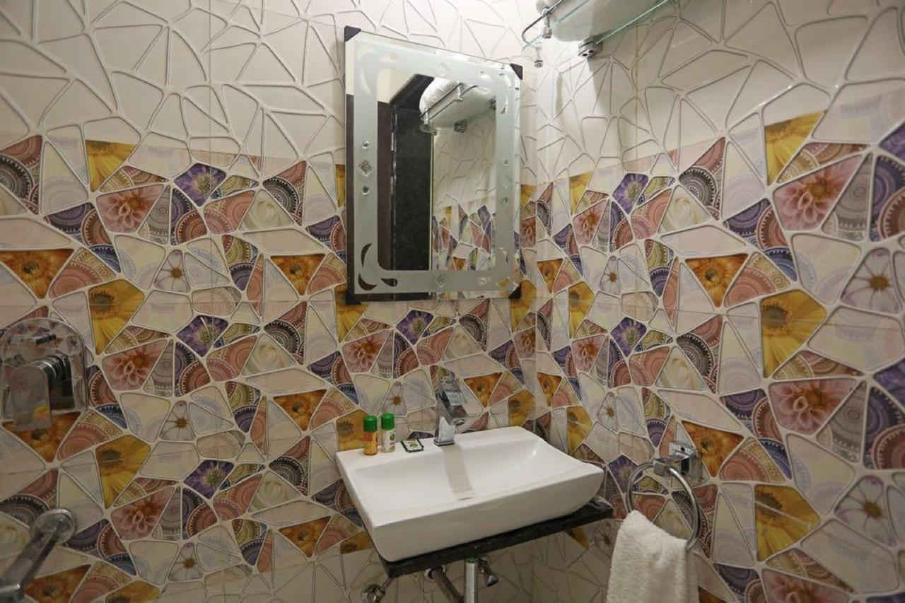 Anamsa Residency Hotel Vrindávan Kültér fotó