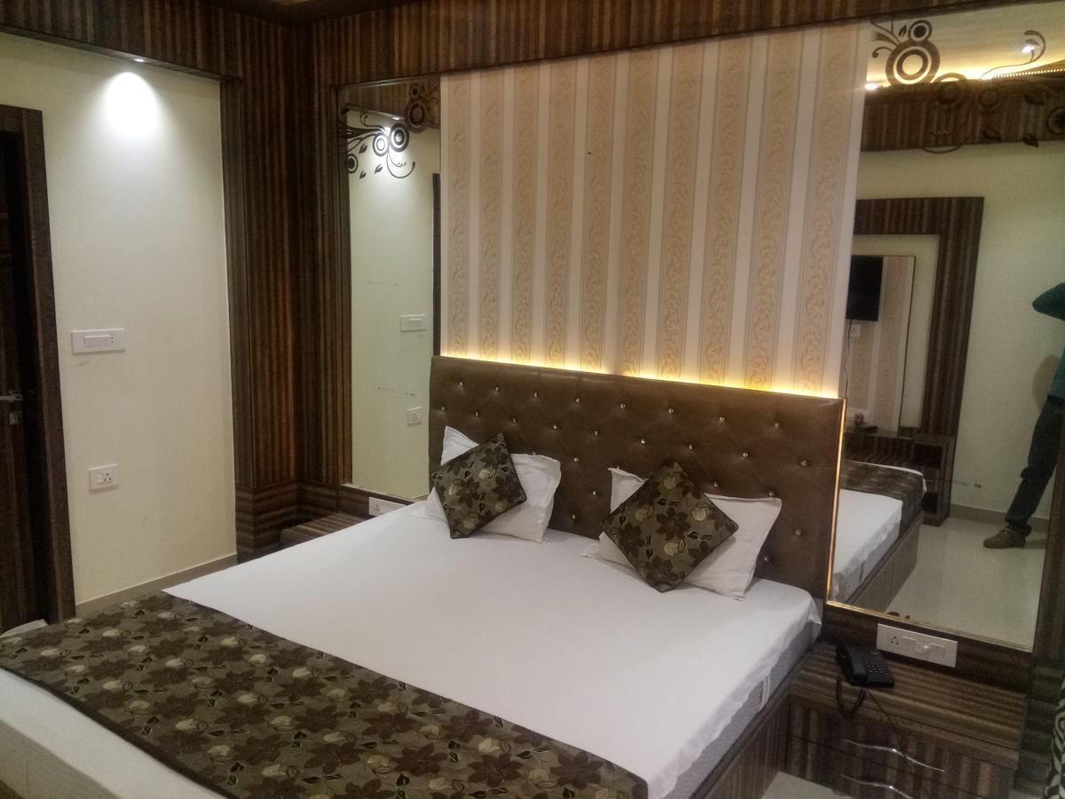 Anamsa Residency Hotel Vrindávan Kültér fotó