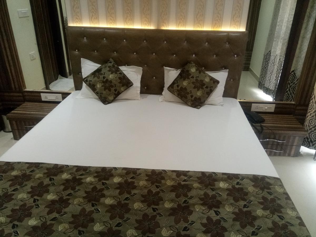Anamsa Residency Hotel Vrindávan Kültér fotó