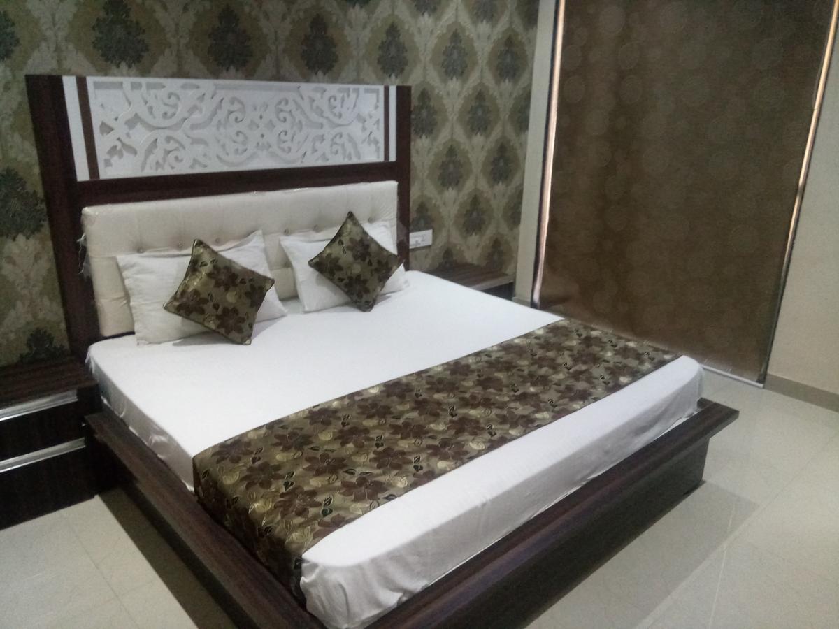 Anamsa Residency Hotel Vrindávan Kültér fotó