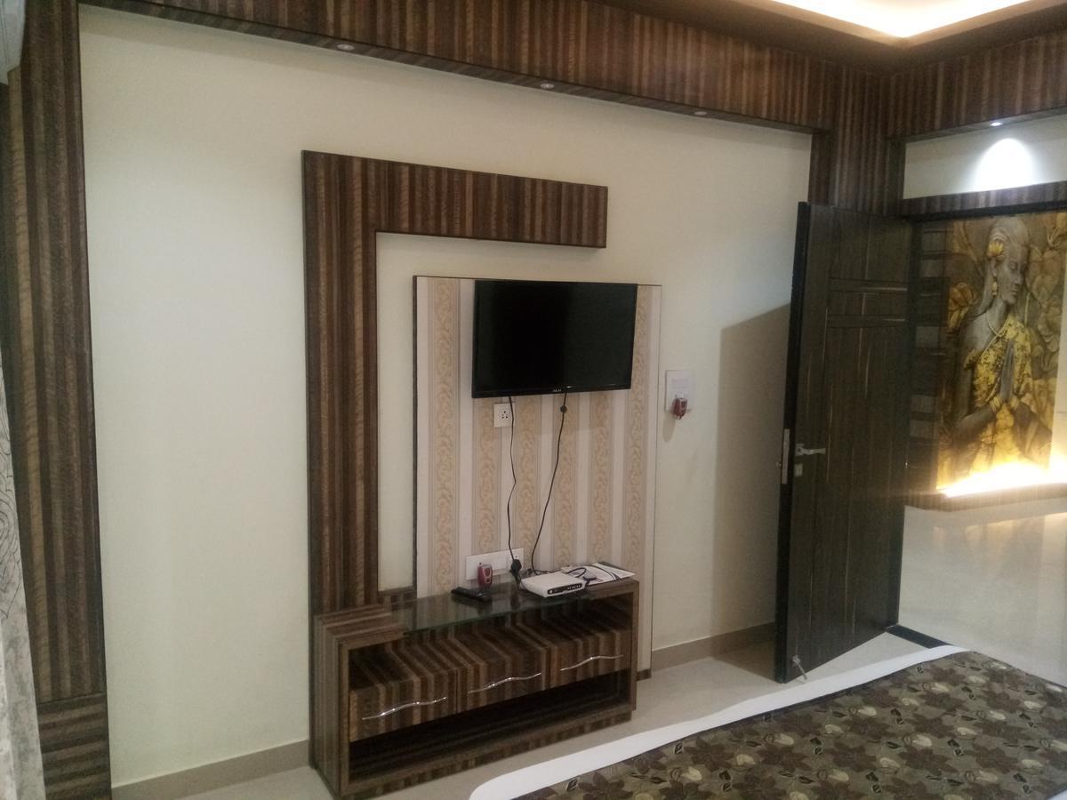 Anamsa Residency Hotel Vrindávan Kültér fotó
